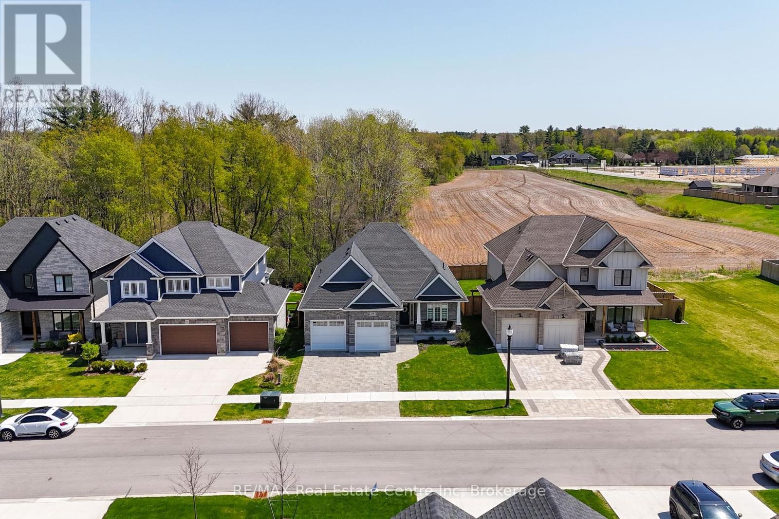 98 Mill Pond Crescent, Thames Centre, Ontario  N0L 1G5 - Photo 2 - X12180480