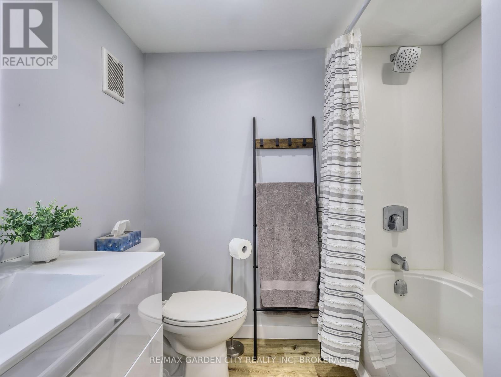 4 - 25 Linfield Drive, St. Catharines (Lakeport), Ontario  L2N 5T7 - Photo 35 - X12180500