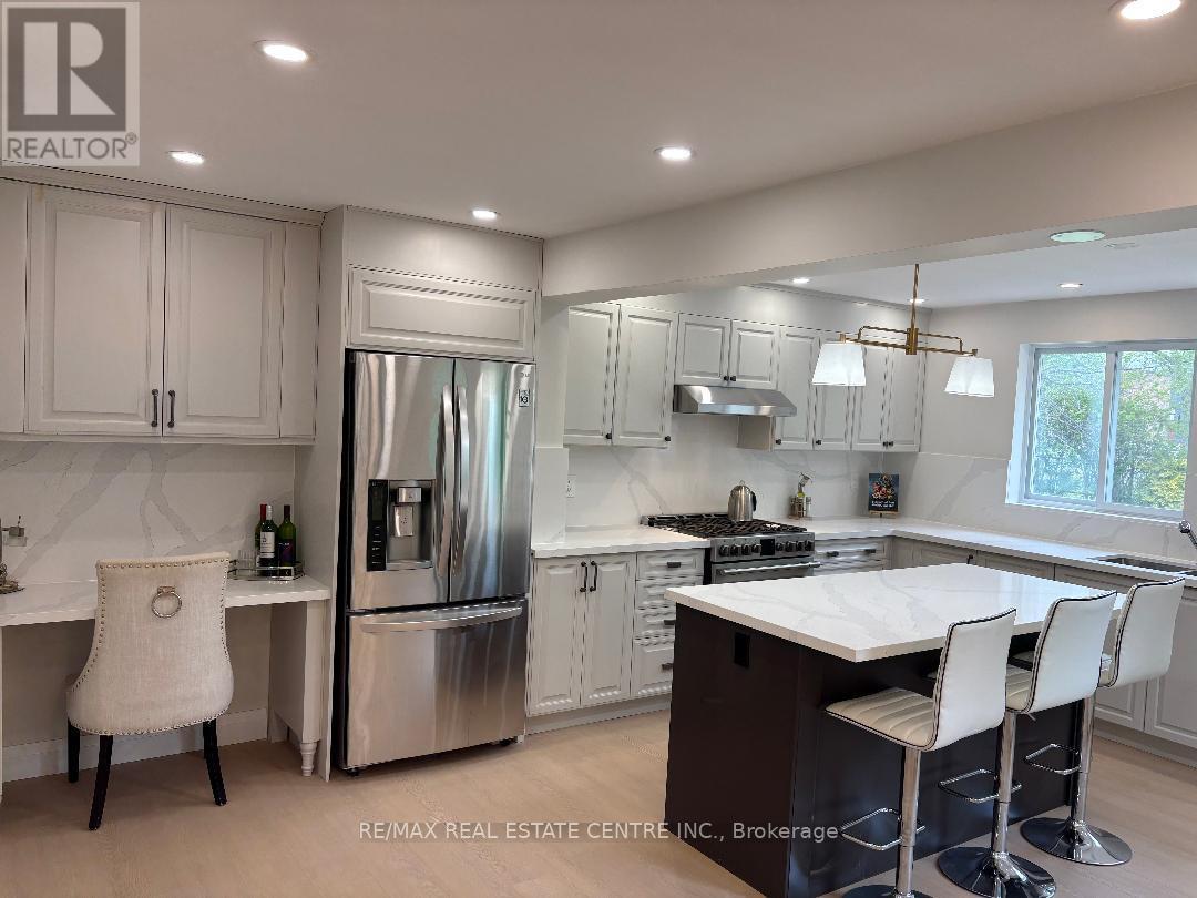 2429 Hensall Street, Mississauga, Ontario  L5A 2T1 - Photo 7 - W12180479