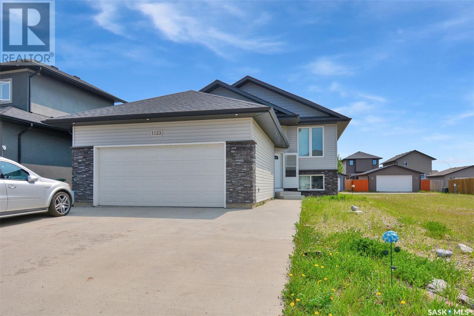 Property at 1123 Werschner CRESCENT image 2