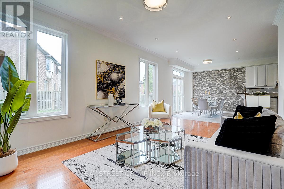 94 Castleview Crescent, Markham (Victoria Manor-Jennings Gate), Ontario  L6C 3C4 - Photo 22 - N12180527