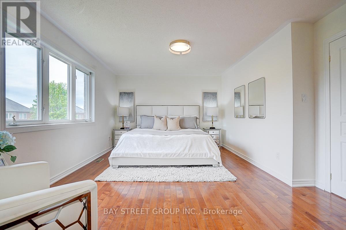 94 Castleview Crescent, Markham (Victoria Manor-Jennings Gate), Ontario  L6C 3C4 - Photo 35 - N12180527