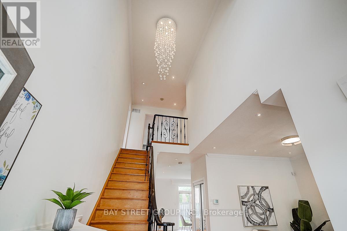94 Castleview Crescent, Markham, Ontario  L6C 3C4 - Photo 8 - N12180527