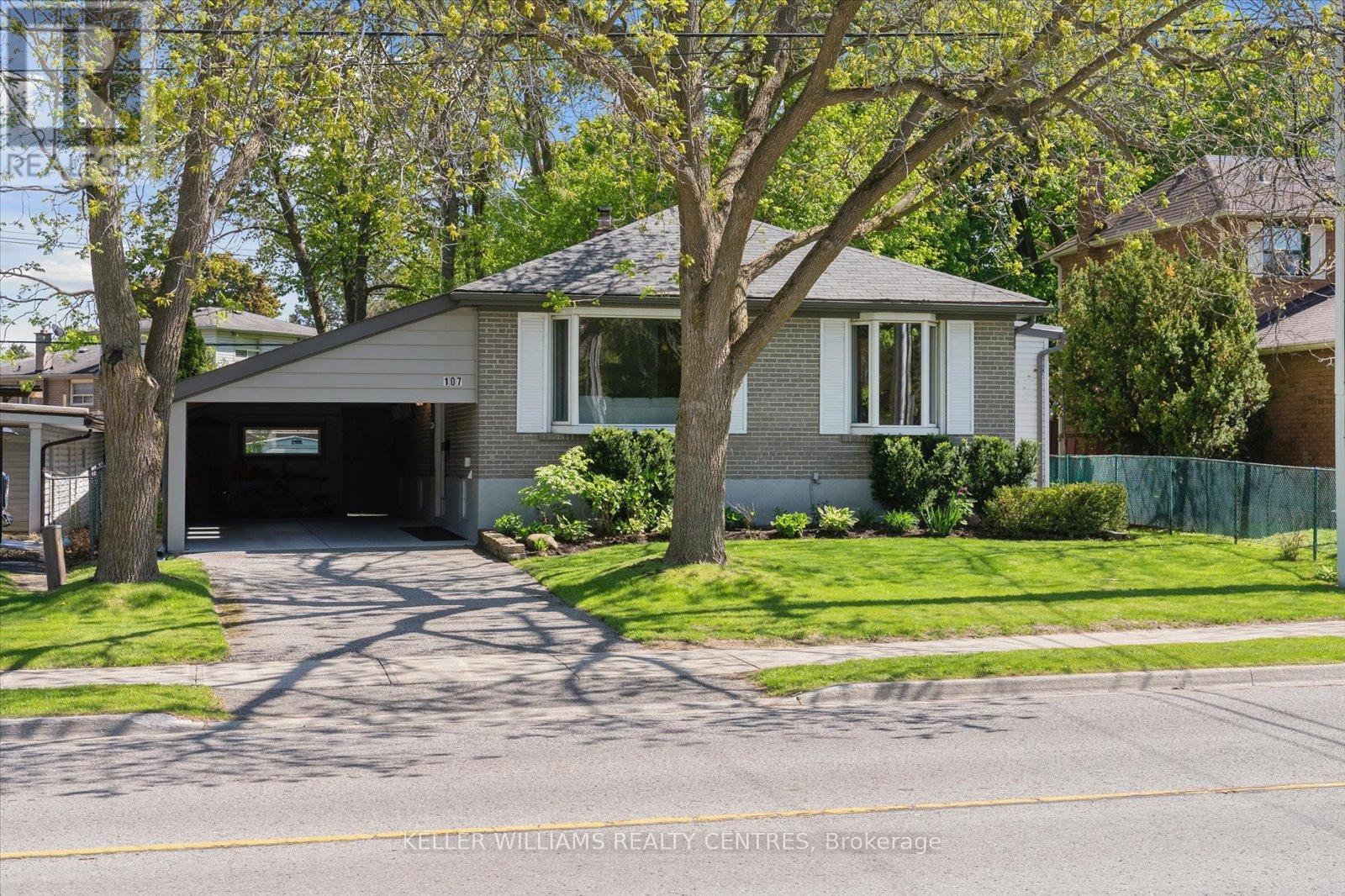 107 Aurora Heights Drive, Aurora, Ontario  L4G 2X1 - Photo 3 - N12180529
