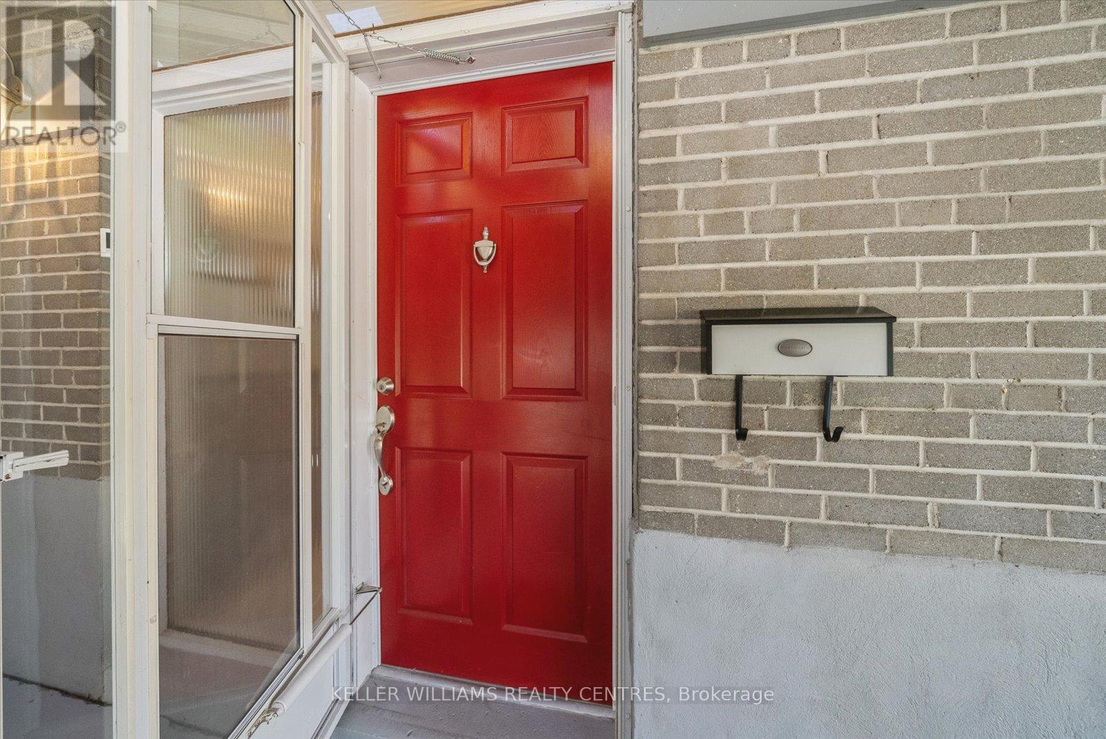 107 Aurora Heights Drive, Aurora, Ontario  L4G 2X1 - Photo 6 - N12180529