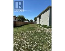 223 X AVENUE N Mount Royal SA
