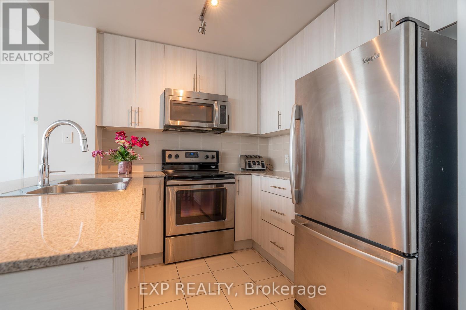 2008 - 3985 Grand Park Drive, Mississauga, Ontario  L5B 0H8 - Photo 4 - W12180522