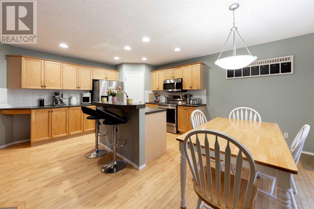 132 Cougar Ridge Drive Sw, Calgary, Alberta  T3H 4X6 - Photo 12 - A2206937