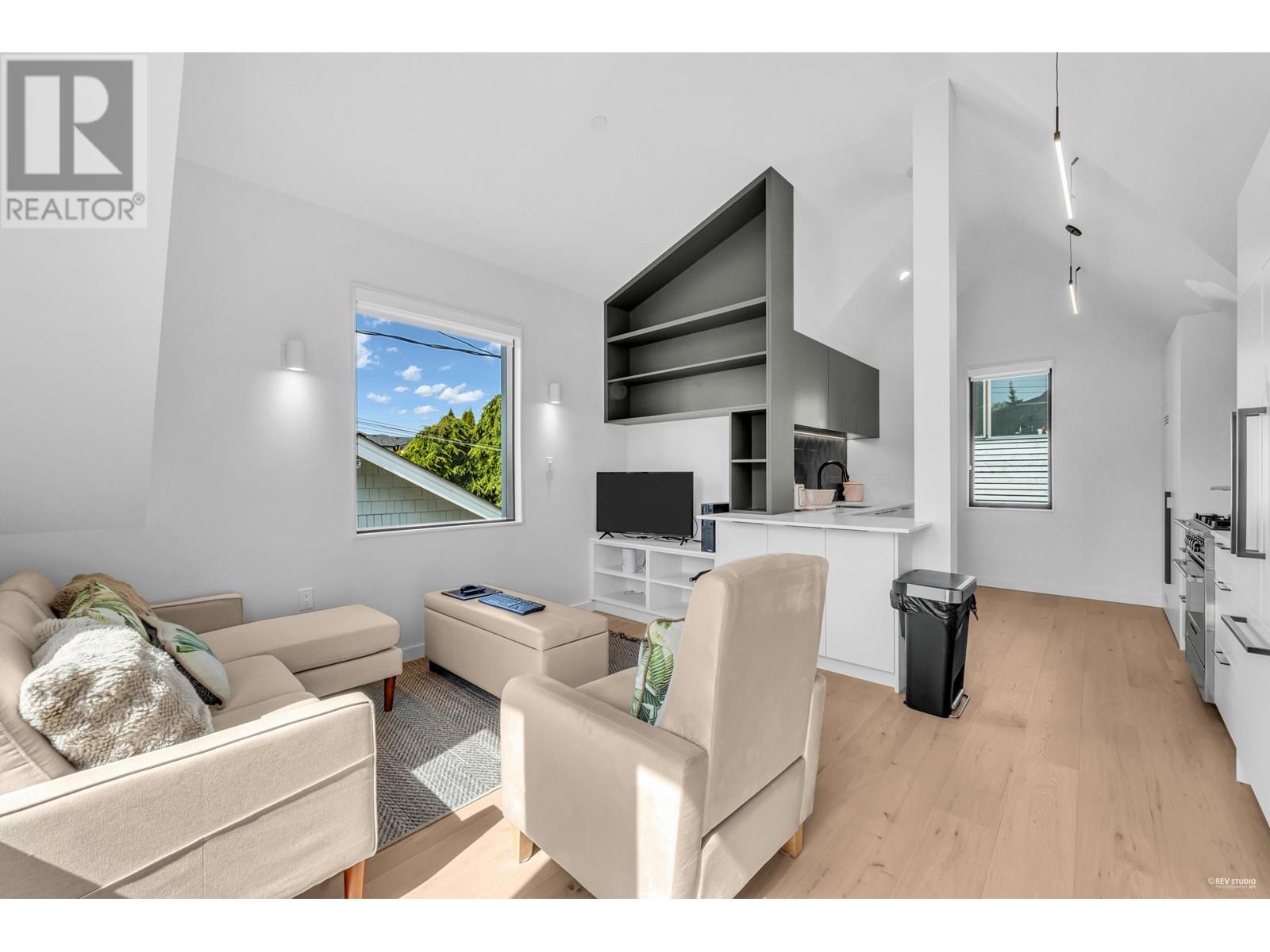 258 E 17th Avenue, Vancouver, British Columbia  V5V 1A7 - Photo 3 - R2991203