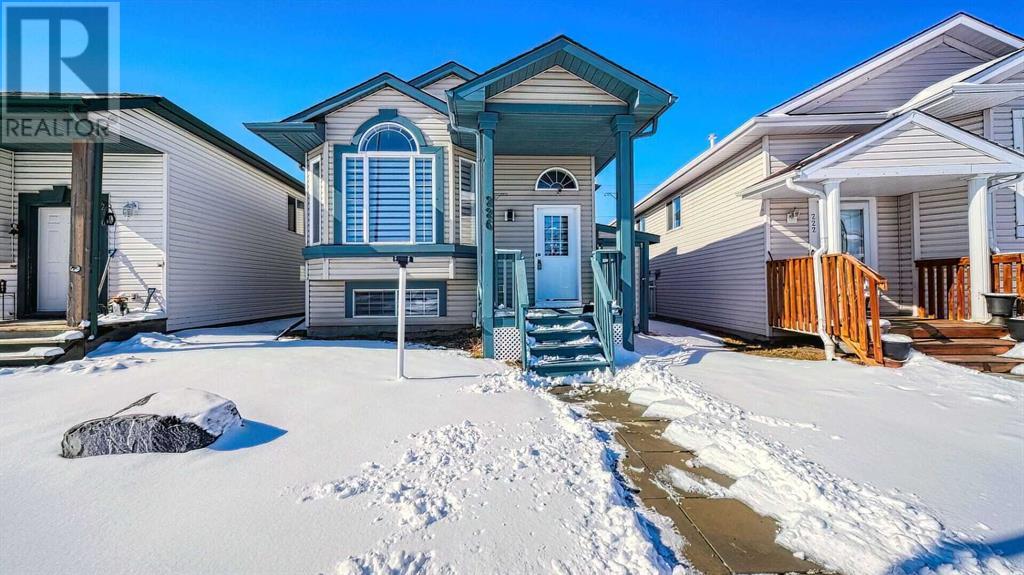 226 Saratoga Close NE, Calgary, Alberta