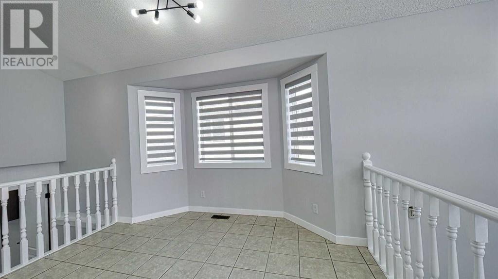Property at 226 Saratoga Close NE image 5
