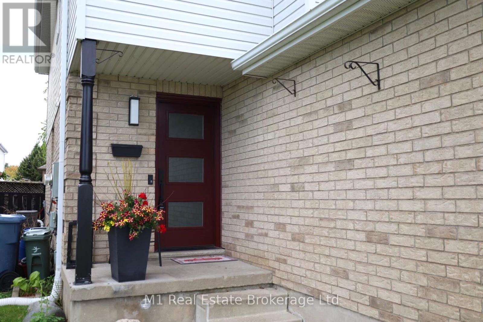 155 Stephanie Drive, Guelph, Ontario  N1K 1X7 - Photo 2 - X12180593