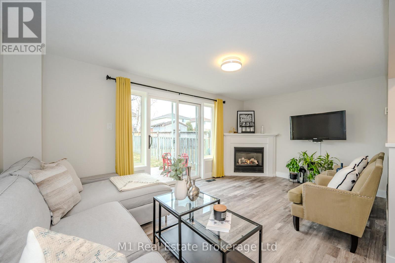 155 Stephanie Drive, Guelph, Ontario  N1K 1X7 - Photo 4 - X12180593