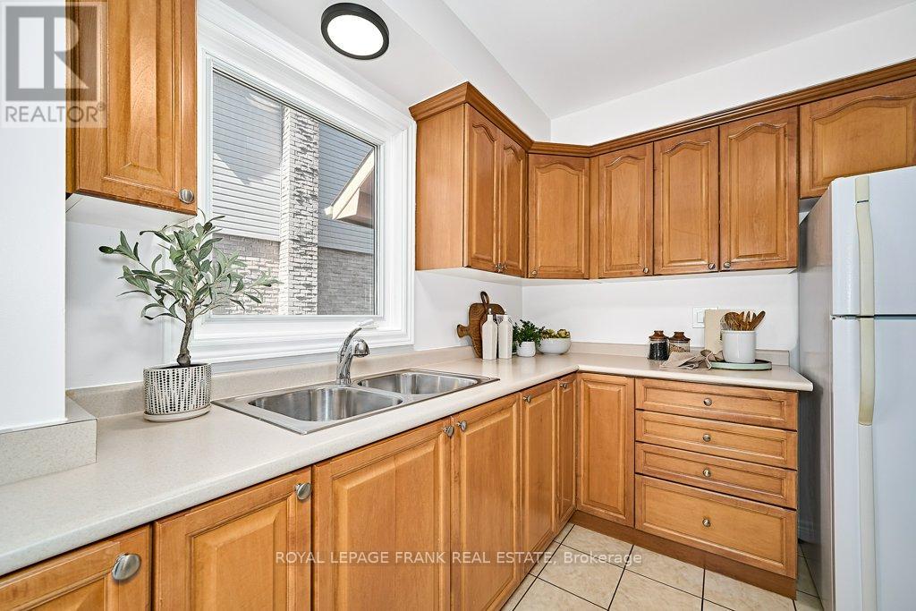 9 Beecroft Court, Whitby, Ontario  L1P 1C7 - Photo 23 - E12180583
