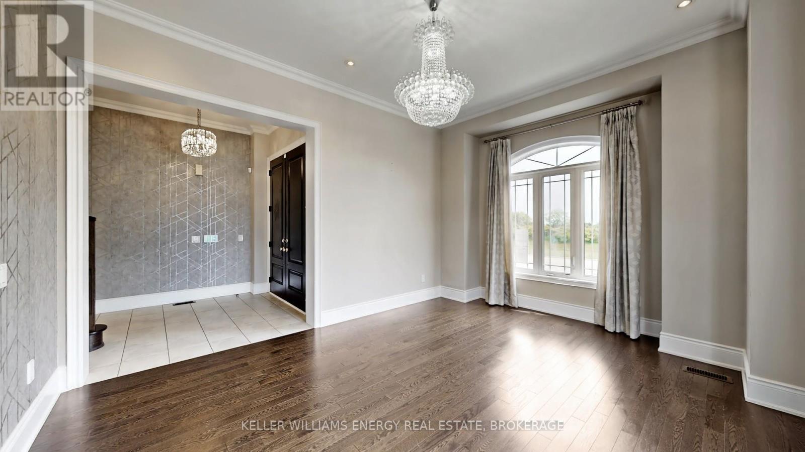 Property at 125 CHESNEY CRESCENT image 3