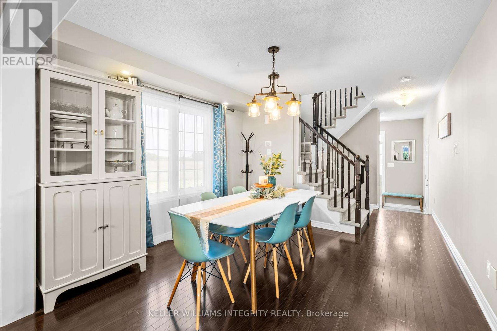 534 Meadowcreek Circle, Ottawa, Ontario  K2M 0J9 - Photo 4 - X12180542