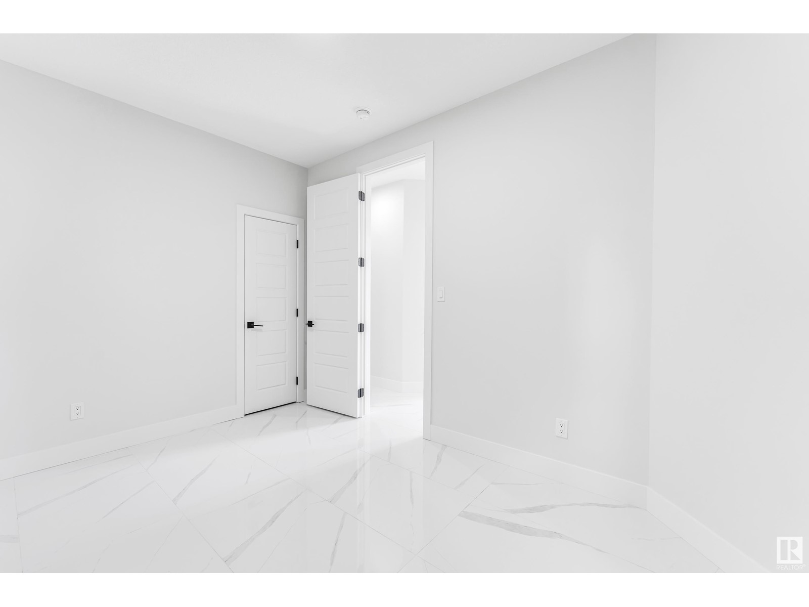 17055 45 St Nw, Edmonton, Alberta  T5Y 4C9 - Photo 9 - E4439043