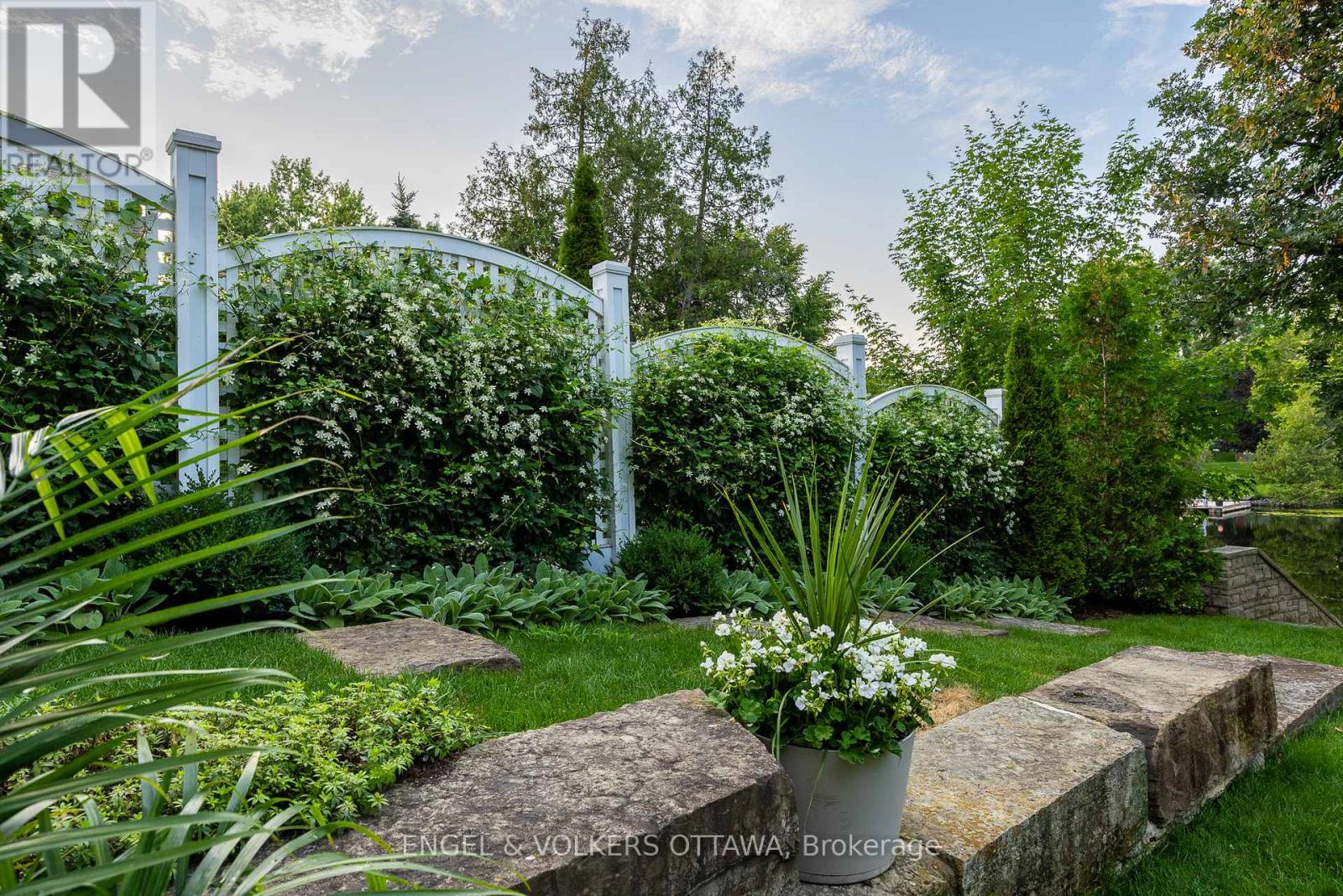 5651 Herwig Place, Ottawa, Ontario  K4M 1B3 - Photo 46 - X12036456