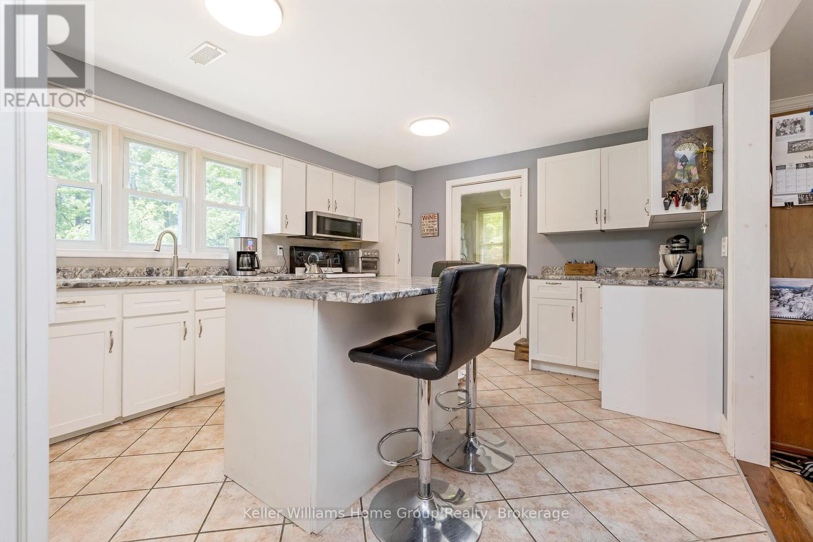 6628 17 Side Road, Halton Hills, Ontario L7J 2M1 - Photo 4 - W12180612