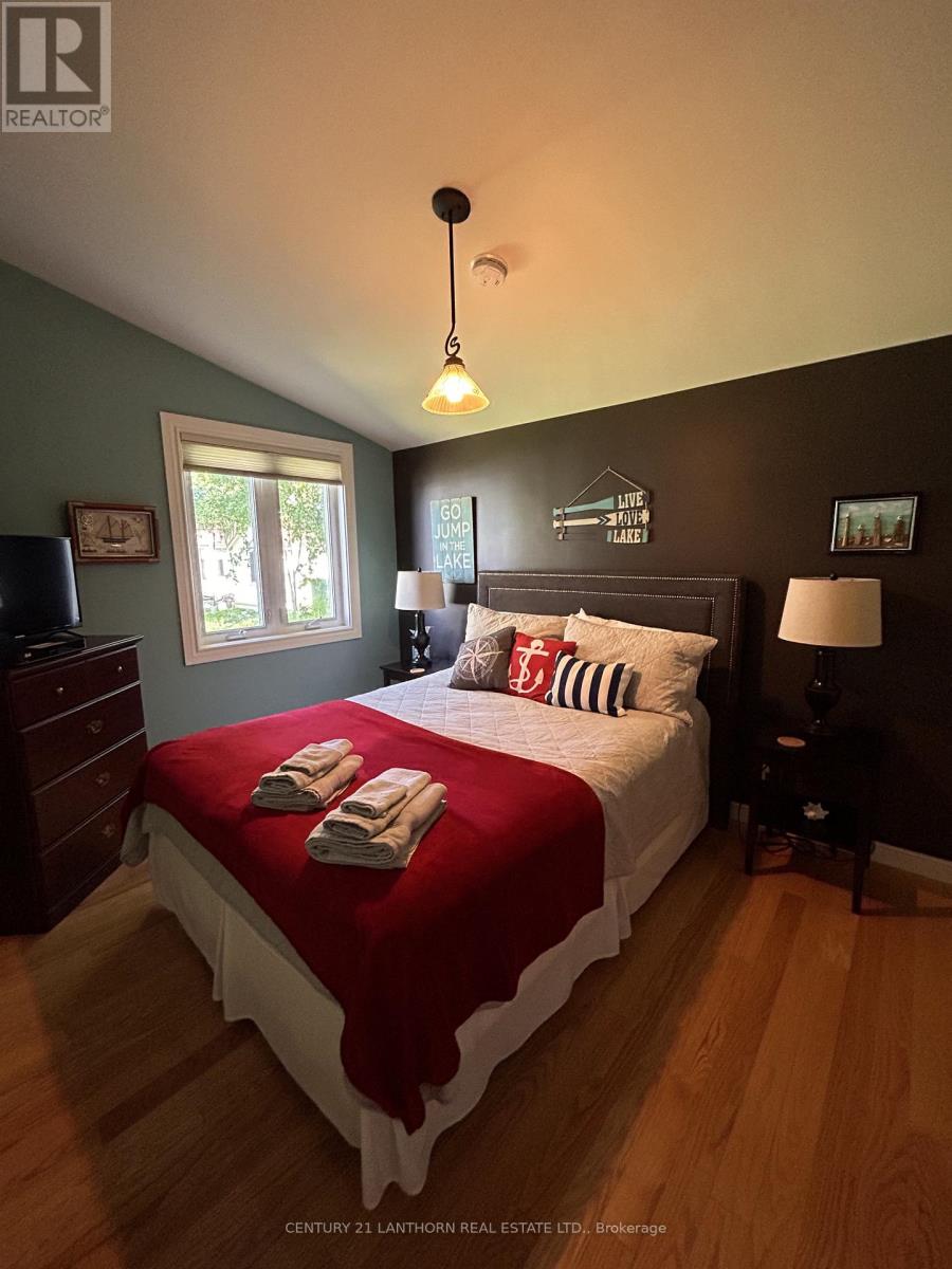 231 Oak Street, Prince Edward County, Ontario  K0K 3L0 - Photo 17 - X12001366