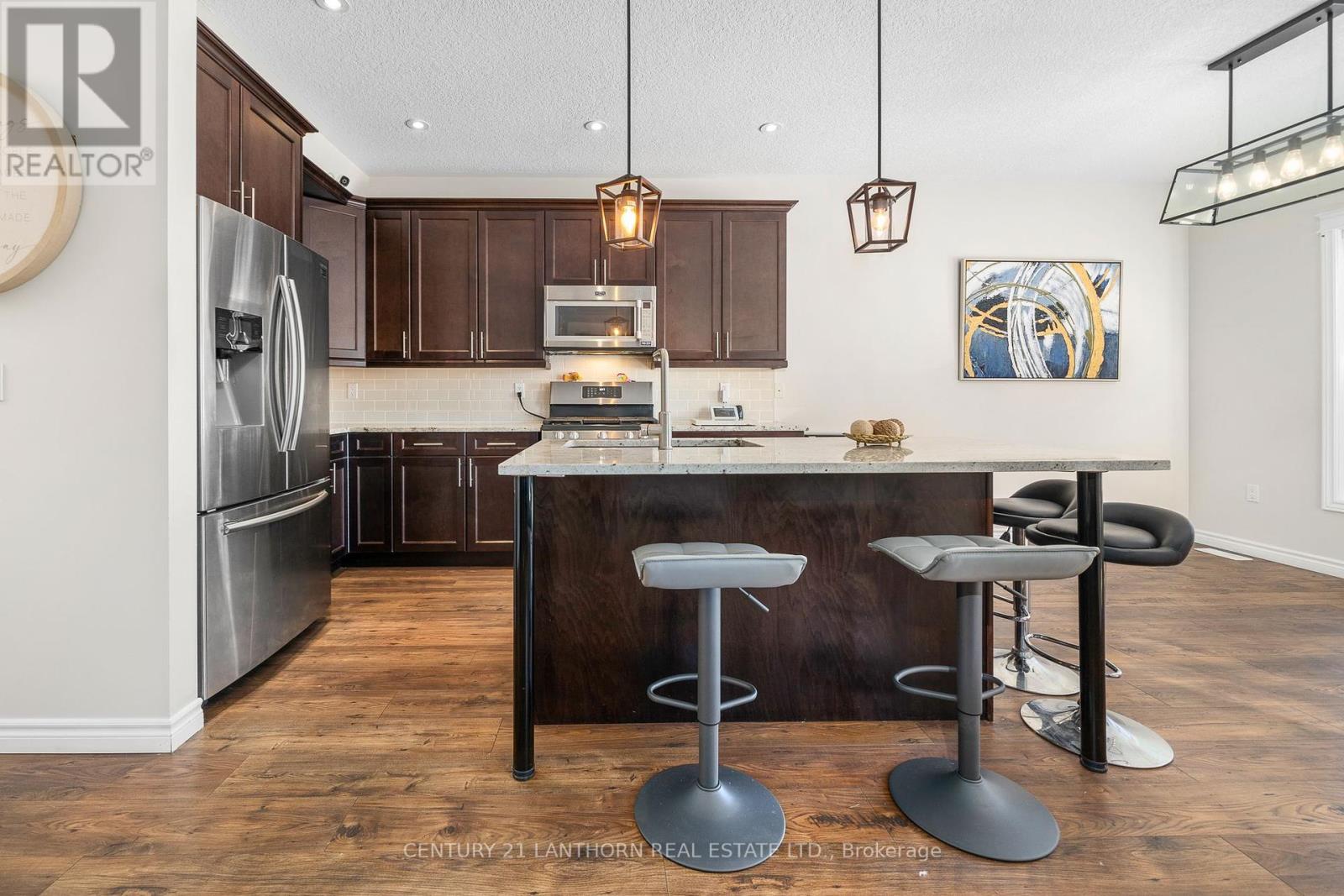 23 Glenwood Street, Quinte West, Ontario  K0K 2C0 - Photo 6 - X12180662
