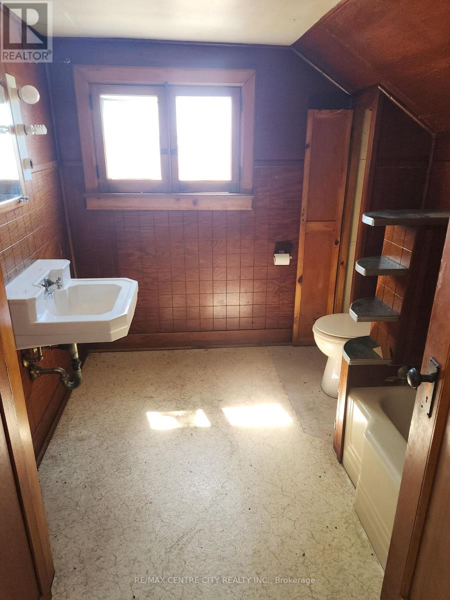 4587 Parkhouse Drive, Southwest Middlesex, Ontario  N0L 1M0 - Photo 11 - X12180624