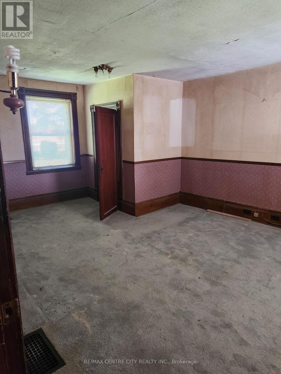 4587 Parkhouse Drive, Southwest Middlesex, Ontario  N0L 1M0 - Photo 7 - X12180624