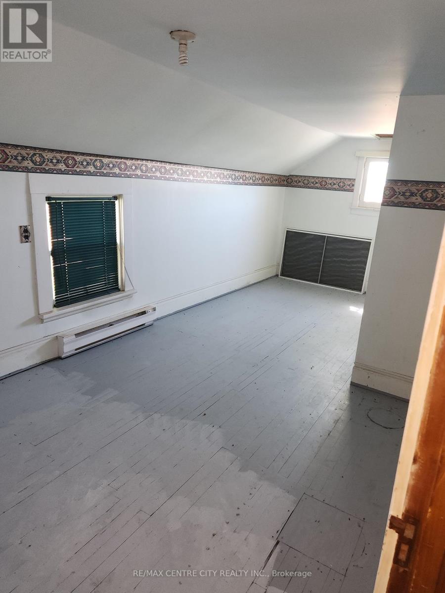 4587 Parkhouse Drive, Southwest Middlesex, Ontario  N0L 1M0 - Photo 8 - X12180624