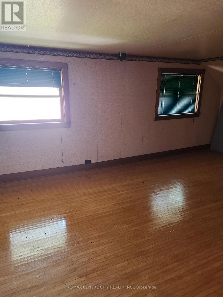 4587 Parkhouse Drive, Southwest Middlesex, Ontario  N0L 1M0 - Photo 9 - X12180624