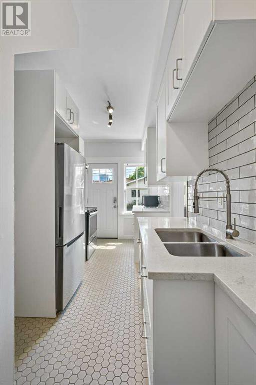 Property at 219 12 Avenue NW image 2
