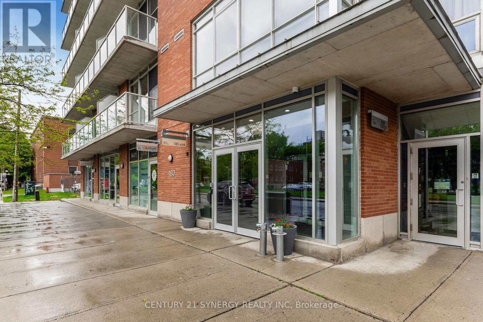 Property at 610 - 180 YORK STREET image 4