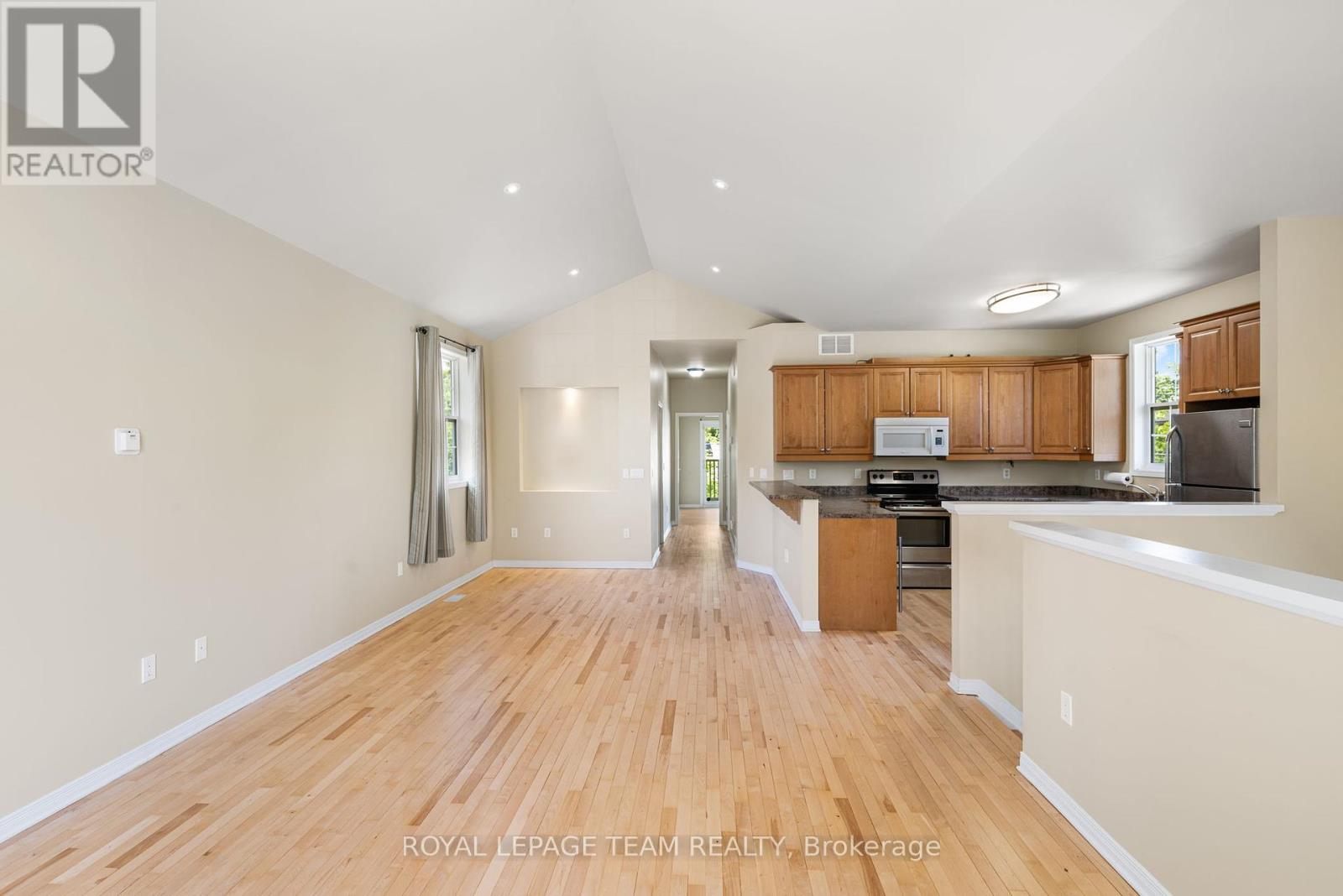 2911 Ahearn Avenue, Ottawa, Ontario  K2B 7A1 - Photo 6 - X12180645