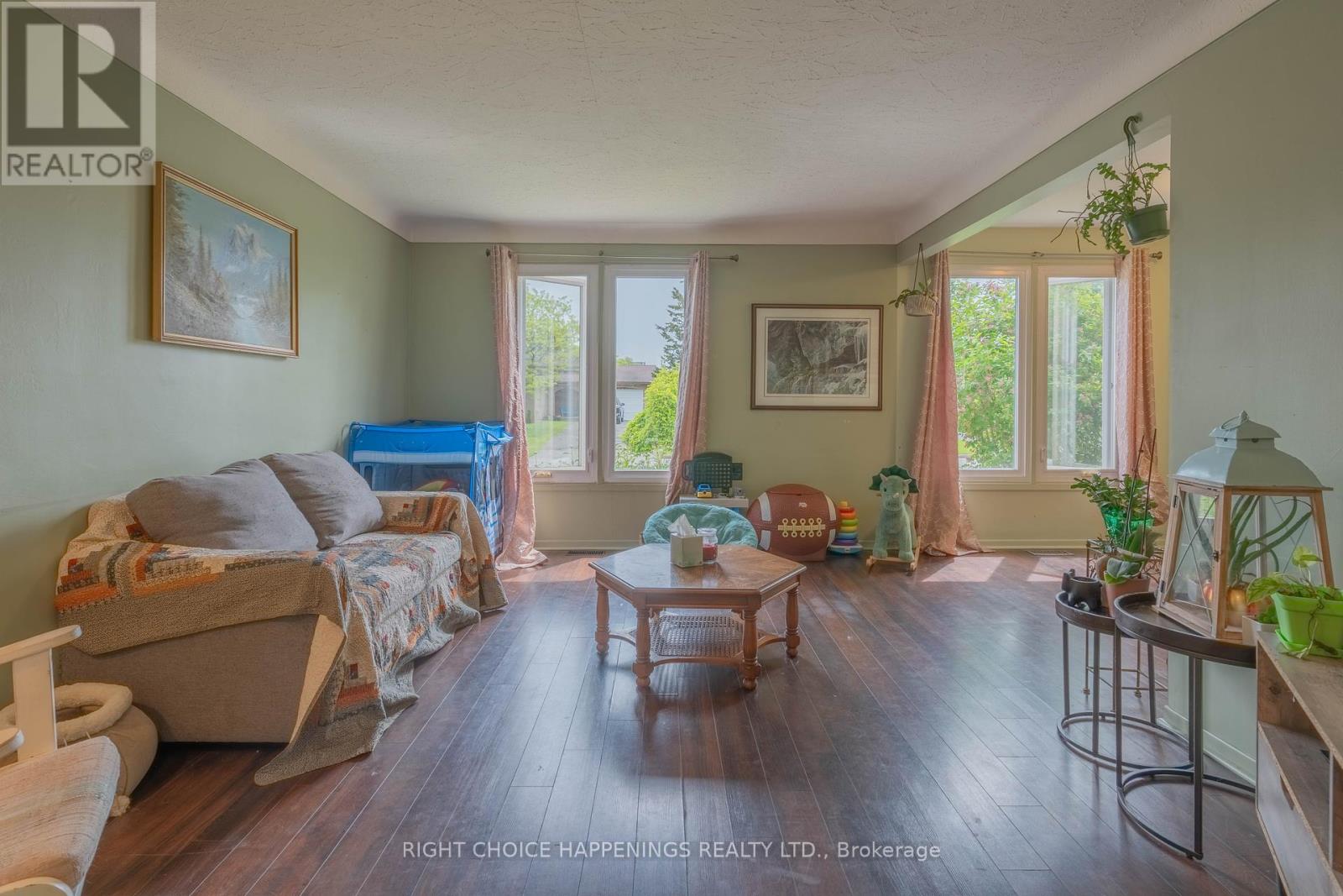 Property at 69 ELMVALE CRESCENT image 3