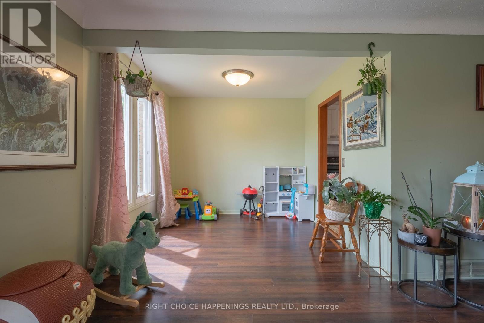 Property at 69 ELMVALE CRESCENT image 4