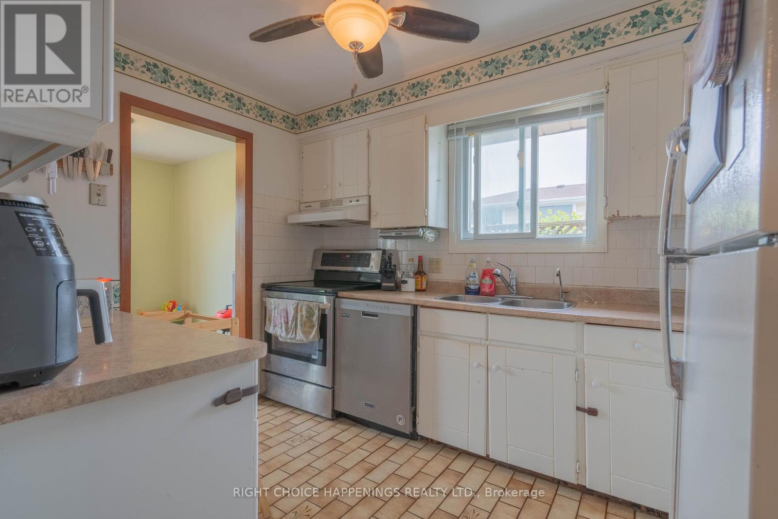 Property at 69 ELMVALE CRESCENT image 5