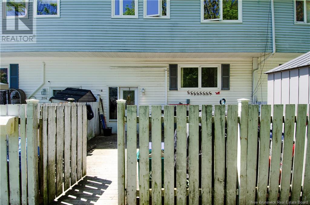 Property at 316 Tartan Street image 3