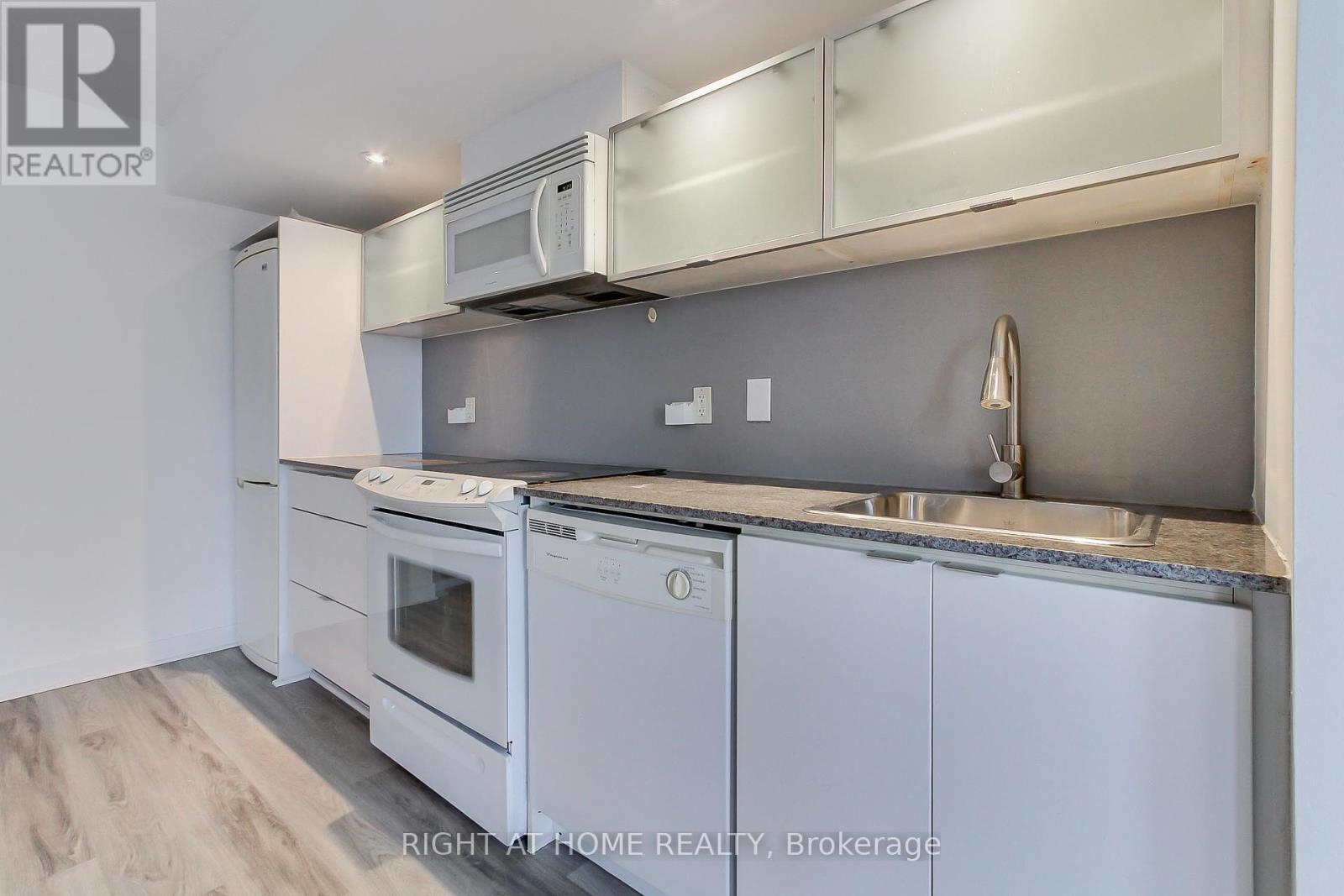 1115 - 4k Spadina Avenue, Toronto, Ontario  M5V 3Y9 - Photo 18 - C12114537