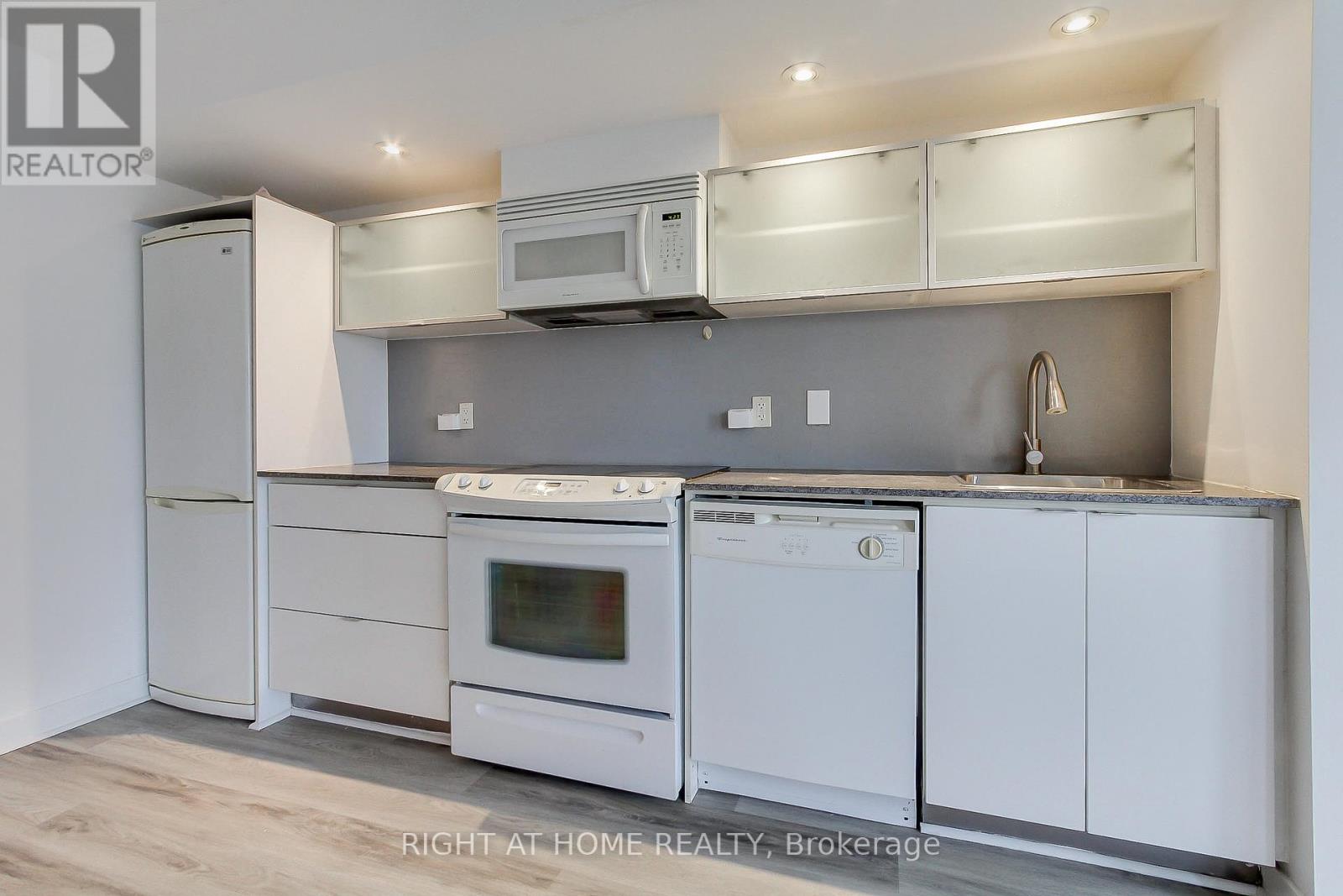 1115 - 4k Spadina Avenue, Toronto, Ontario  M5V 3Y9 - Photo 24 - C12114537