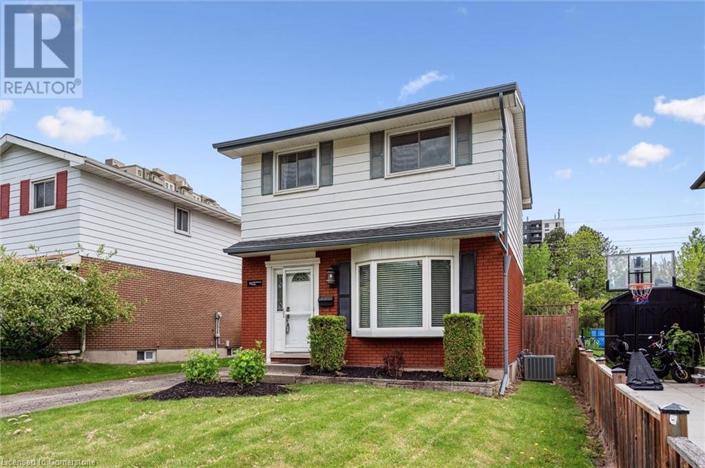 Property at 90 ARROWHEAD Crescent image 3