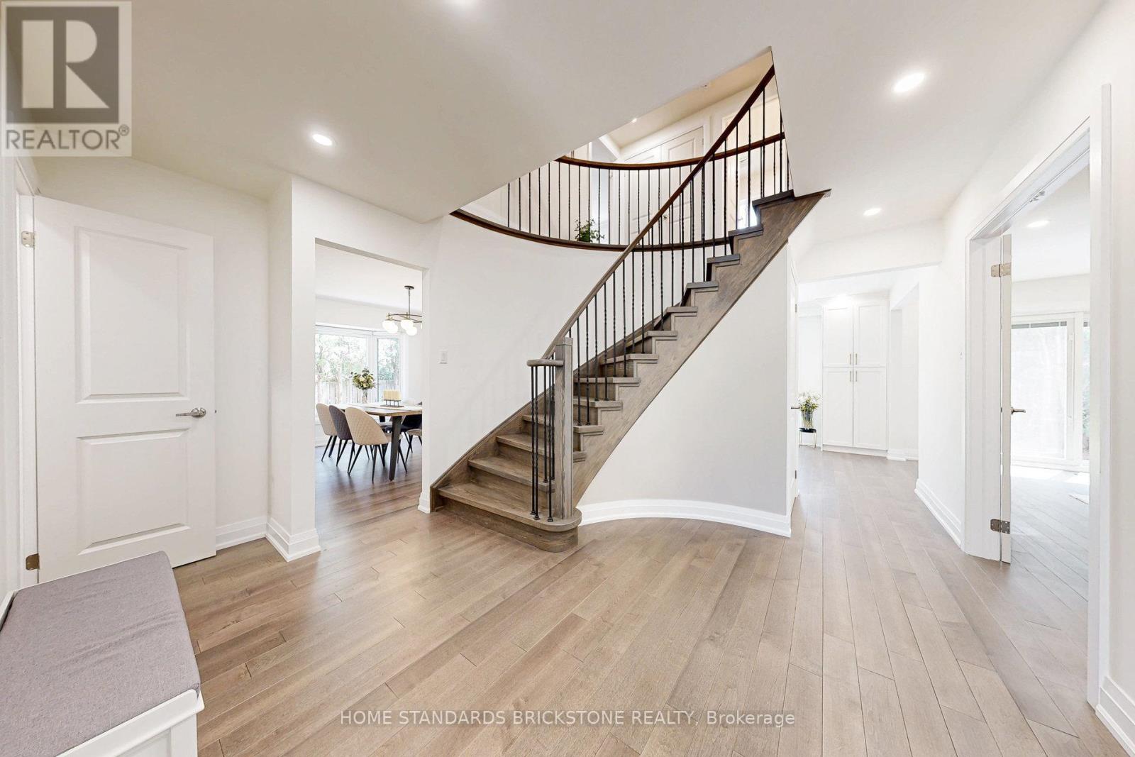 460 Aspen Forest Drive, Oakville (Fd Ford), Ontario  L6J 6H6 - Photo 4 - W12180543