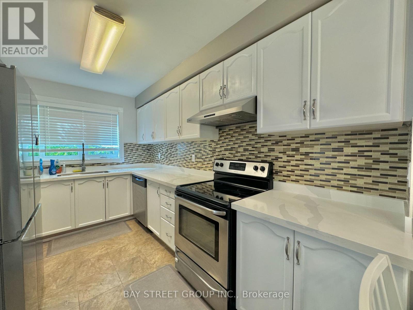 38a - 5940 Glen Erin Drive, Mississauga, Ontario  L5M 5W9 - Photo 4 - W12180537