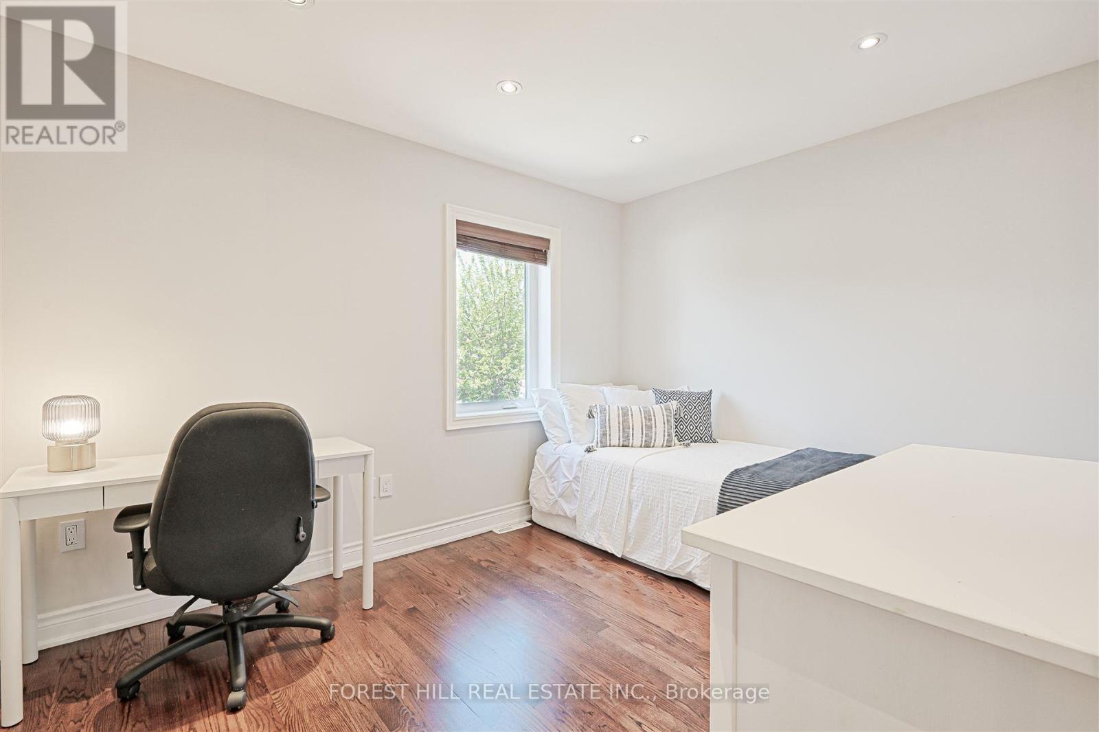 16 Chambers Avenue, Toronto, Ontario  M6N 3L9 - Photo 19 - W12177967