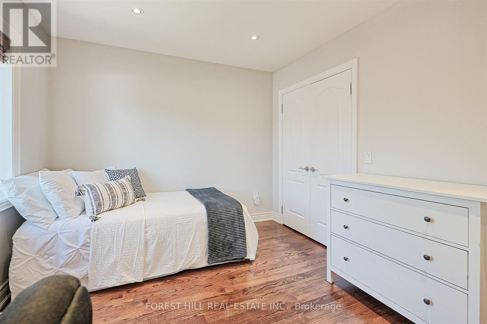 16 Chambers Avenue, Toronto, Ontario  M6N 3L9 - Photo 20 - W12177967