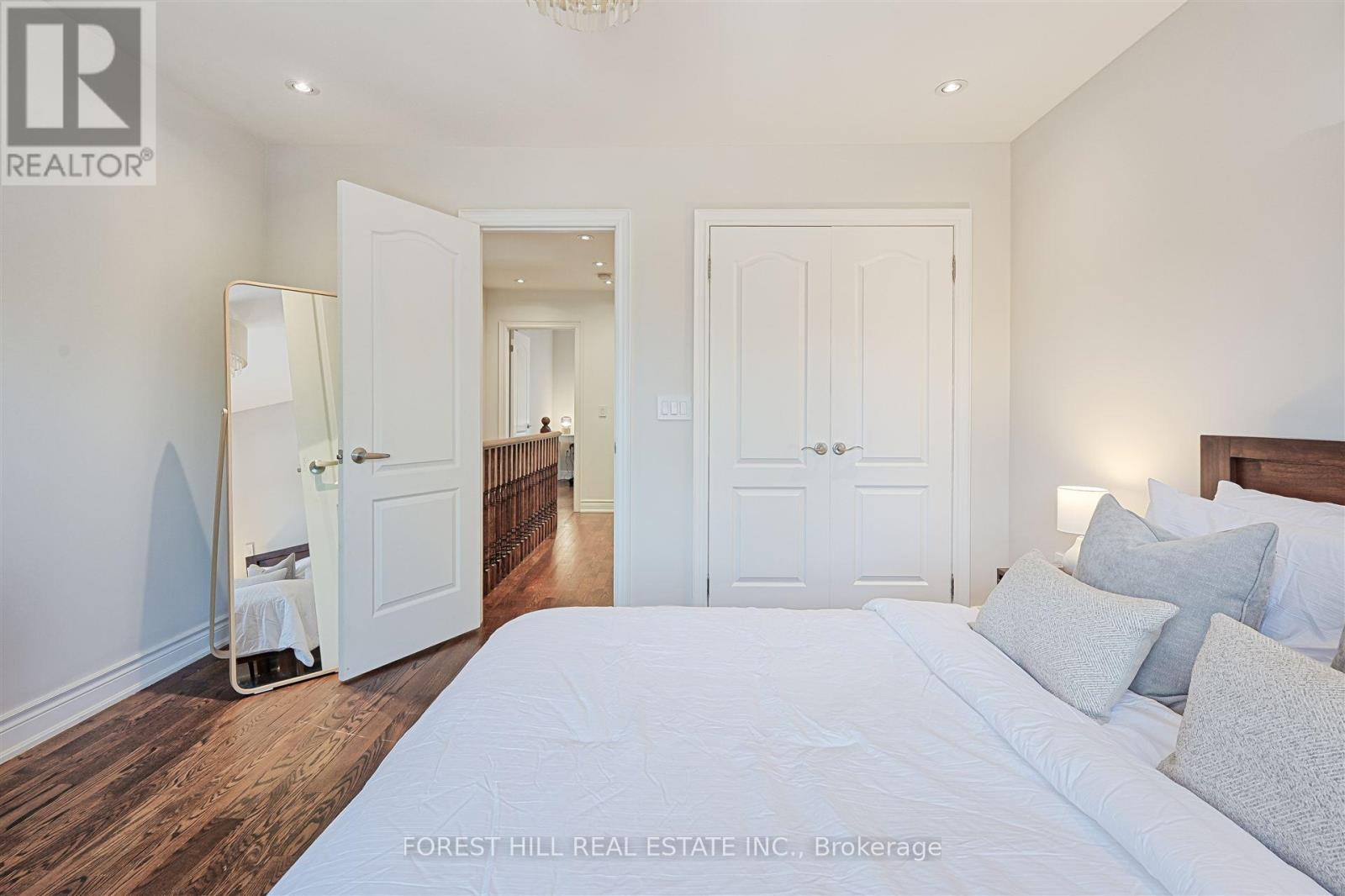 16 Chambers Avenue, Toronto, Ontario  M6N 3L9 - Photo 18 - W12177967