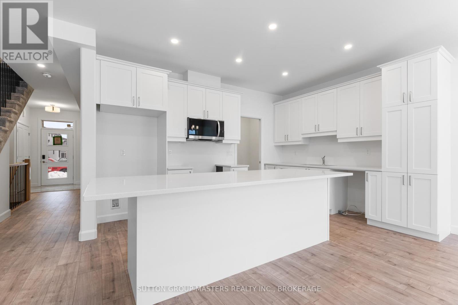 205 Superior Drive, Loyalist (Amherstview), Ontario  K7N 0E9 - Photo 14 - X12071076
