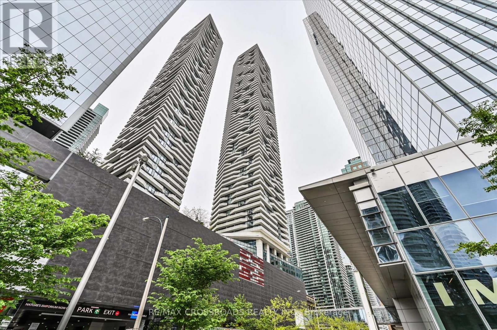 6805 - 88 HARBOUR STREET, Toronto, Ontario