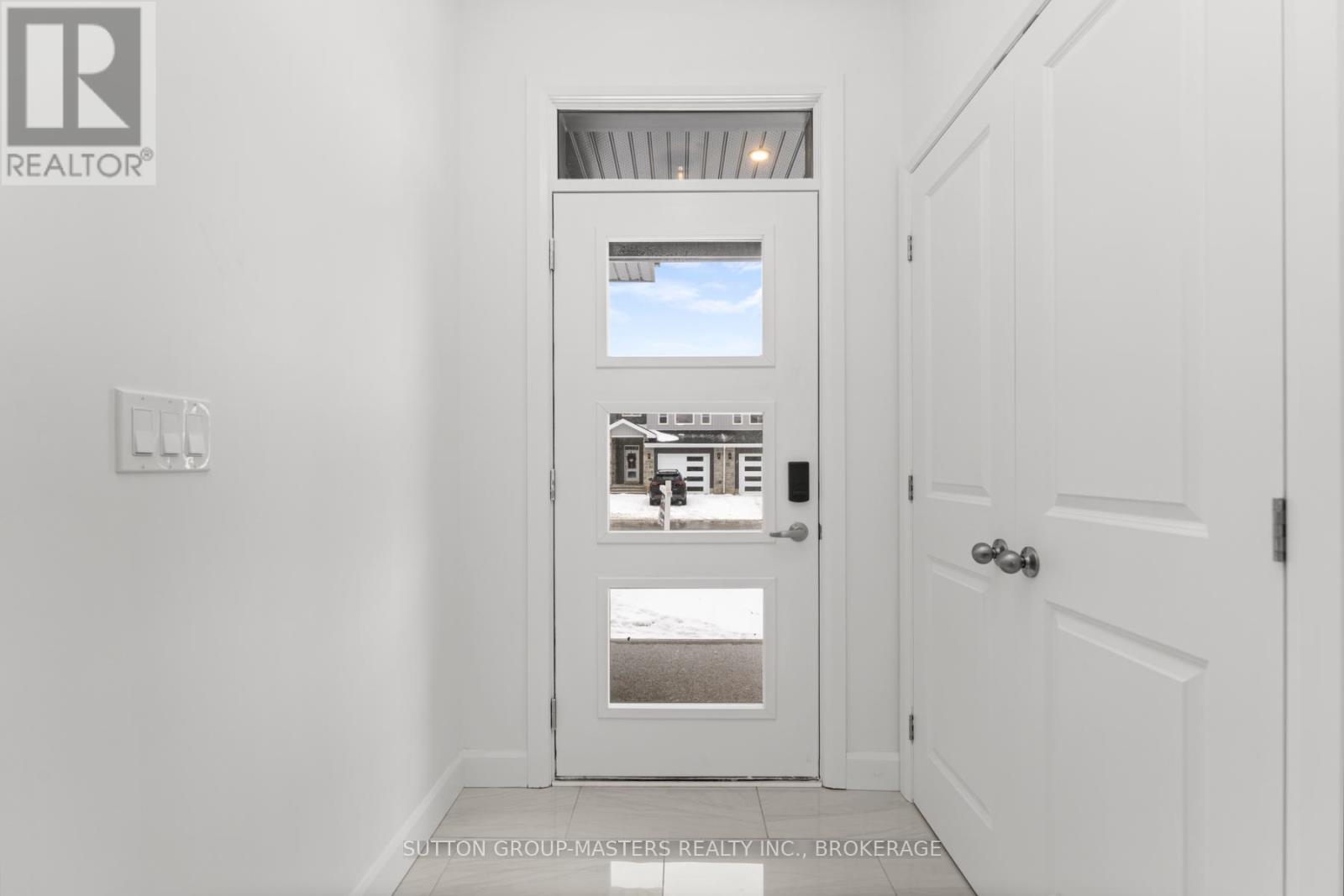 208 Superior Drive, Loyalist, Ontario  K7N 0E5 - Photo 2 - X12071114