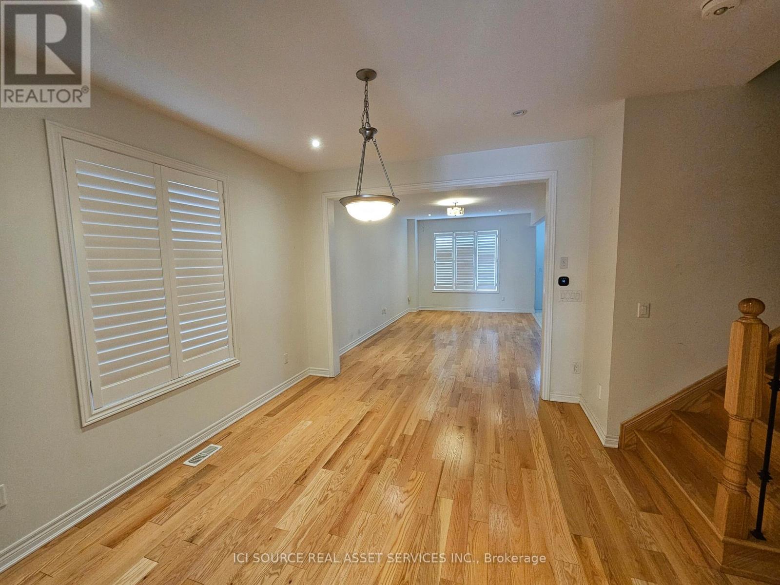 128 Bridlewood Boulevard, Whitby, Ontario  L1R 0N2 - Photo 2 - E12180611