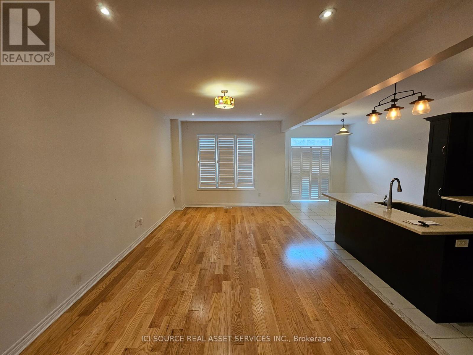 128 Bridlewood Boulevard, Whitby, Ontario  L1R 0N2 - Photo 3 - E12180611