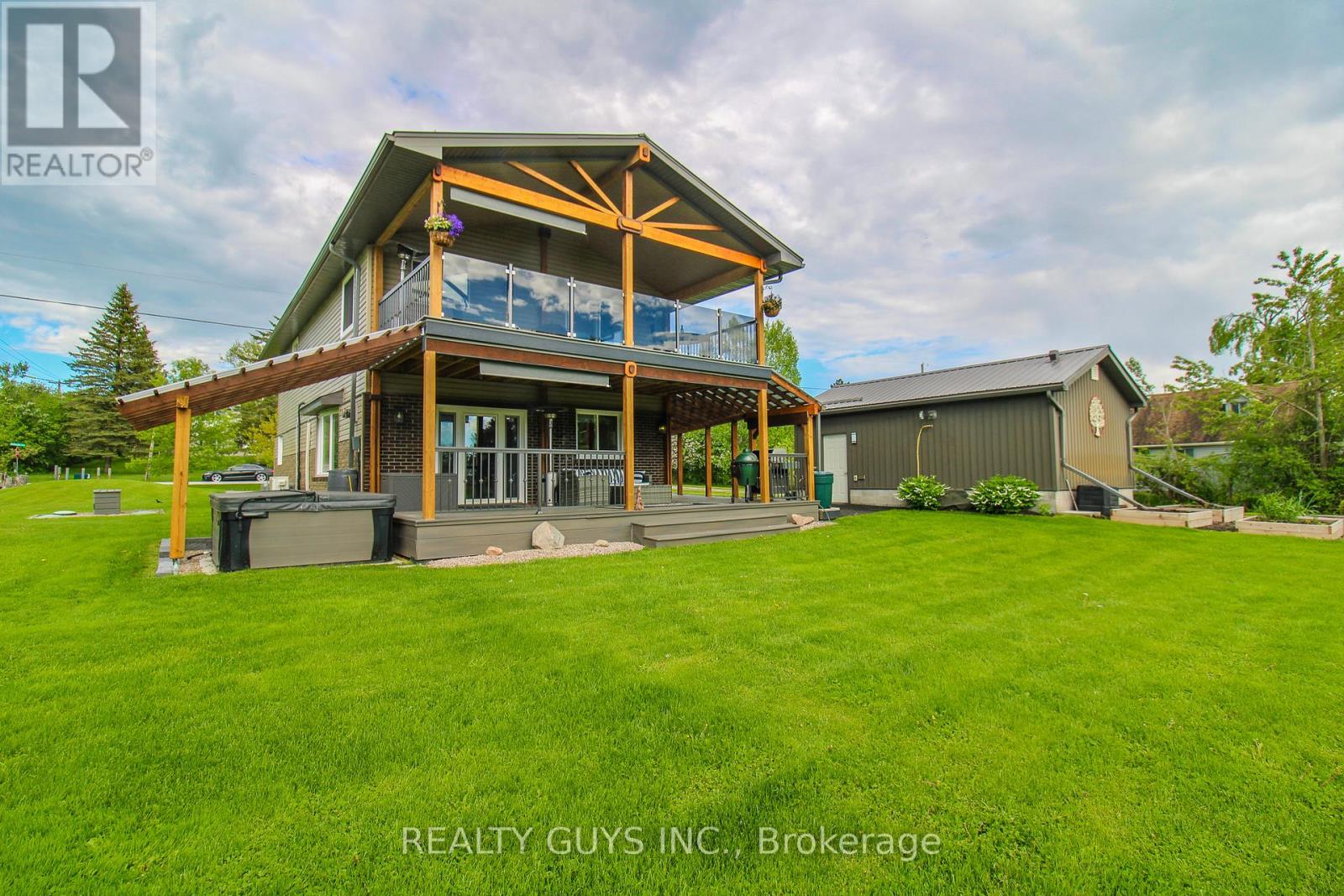 Property at 4 CADILLAC BOULEVARD image 2